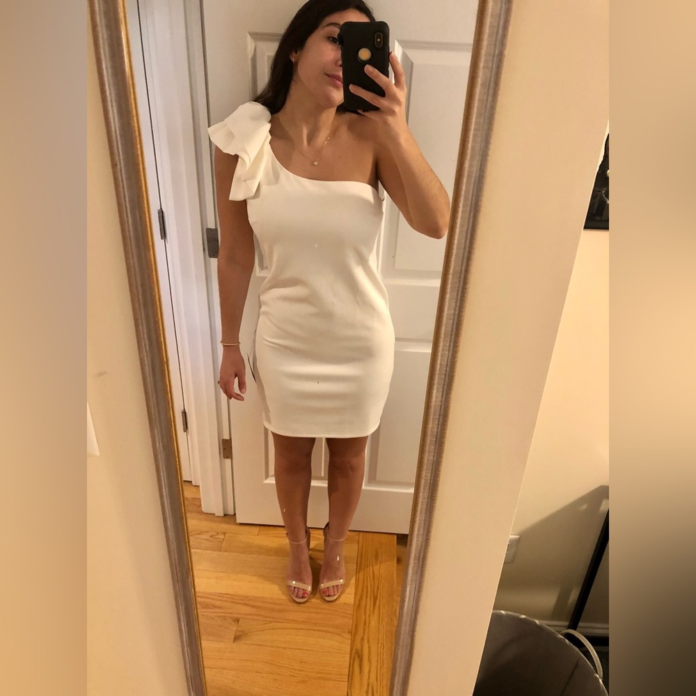 NWT Lulu’s White One-Shoulder Dress